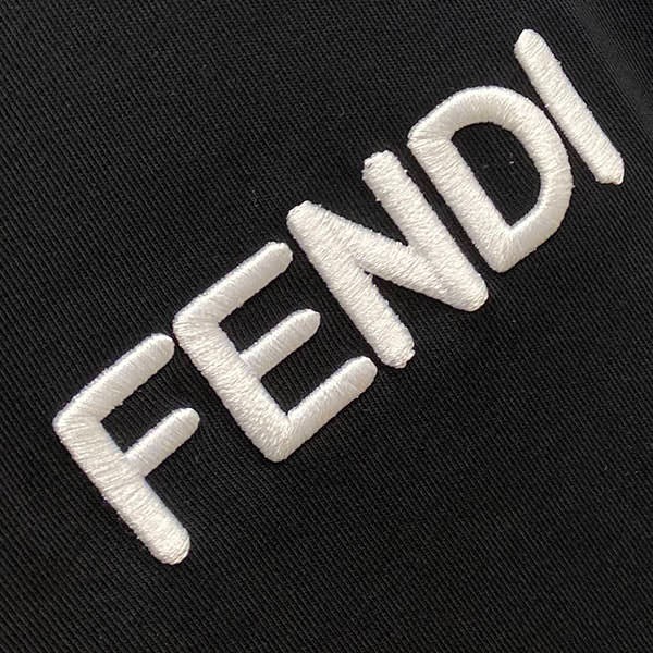 フェンディ 半袖Tシャツ コピー ロゴ刺繍 feo10091